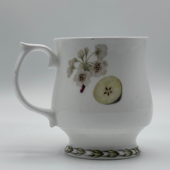 Hooker's Fruit By Queen’s Fine Bone China Pear Footed Mug - Picture 2 of 9